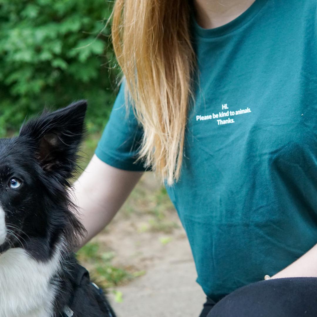 Hunderunde T-Shirt - Be kind to animals - Grün