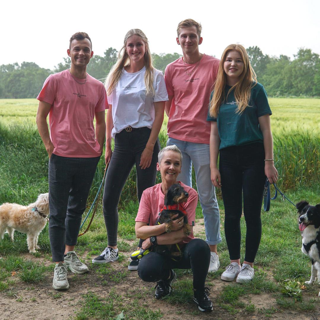 Hunderunde T-Shirt - Be kind to animals - Grün