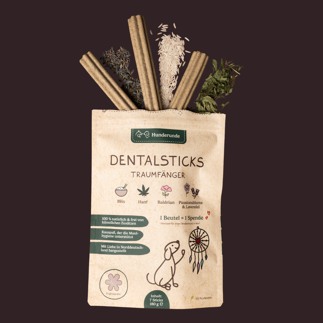 Eine beigefarbene Tüte mit Hunderunde Dental Sticks Traumfänger mit Kräutern, Zeichnungen und einem Cartoon-Hund auf der Vorderseite.